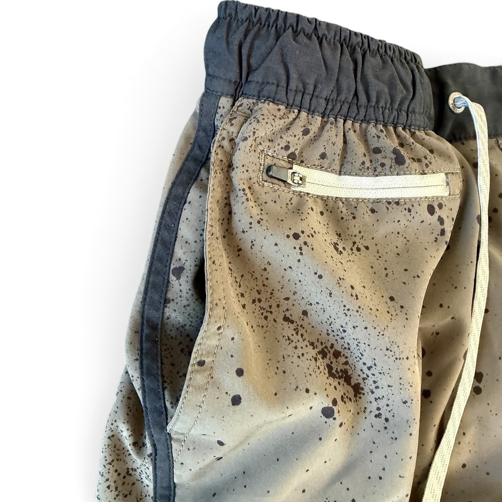 Vuori Banks Shorts sz S Mens Olive Green Paint Splatter Athletic Training *READ* - Picture 3 of 7